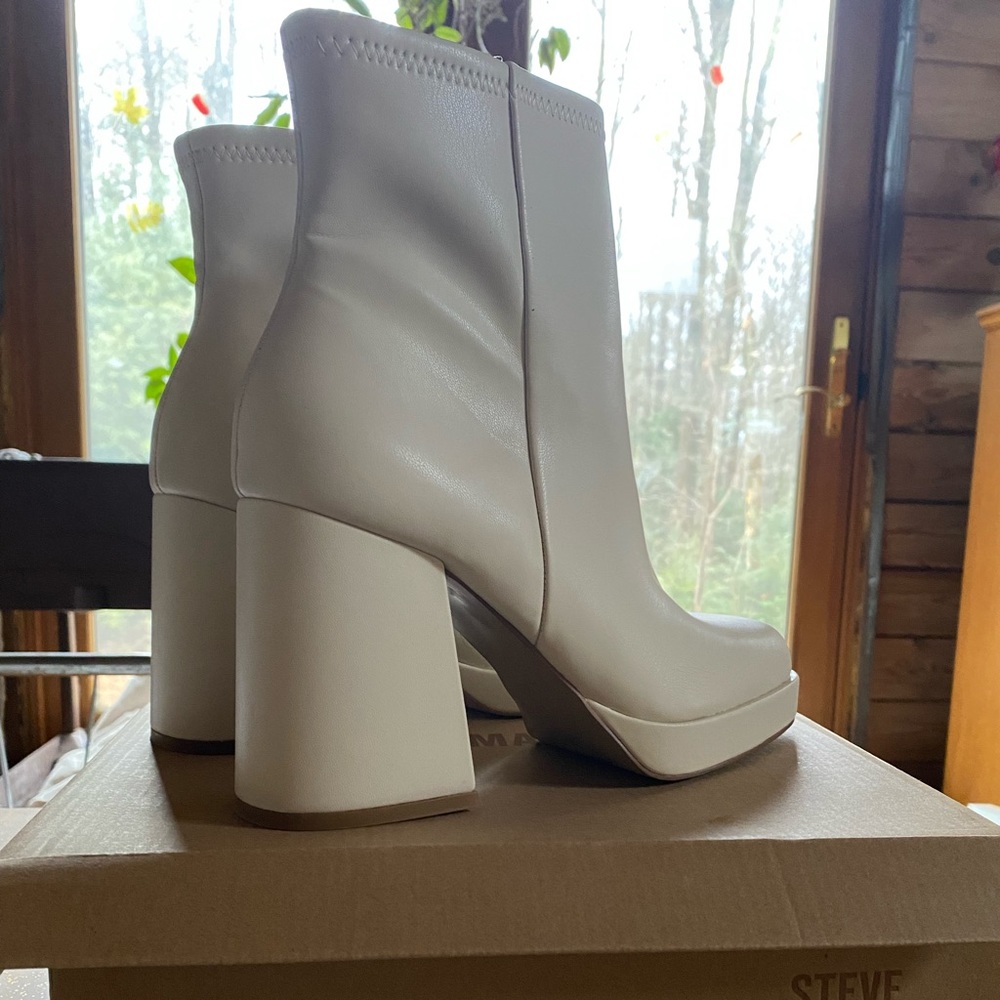 Steve Madden Kaleb Boots - NEVER WORN - comes with box